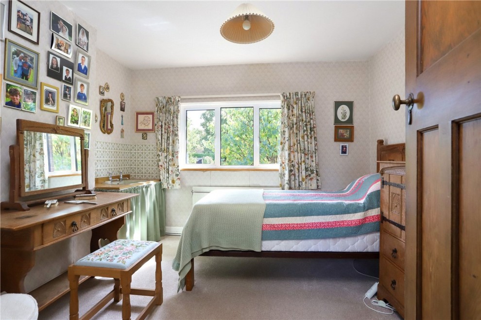 Old Compton Lane, Farnham, GU9