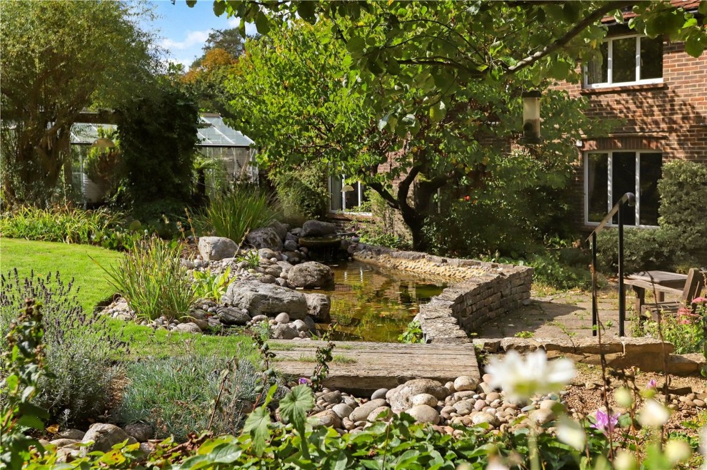 Old Compton Lane, Farnham, GU9