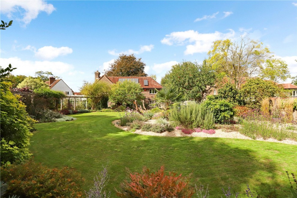 Old Compton Lane, Farnham, GU9