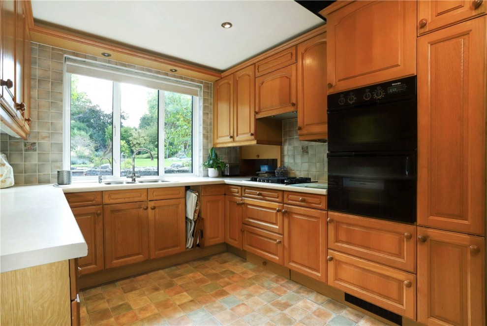 Old Compton Lane, Farnham, GU9