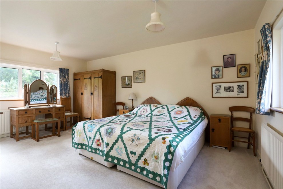Old Compton Lane, Farnham, GU9