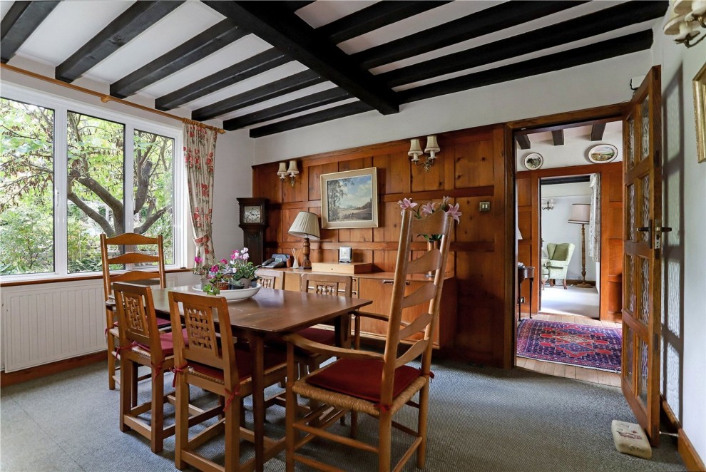 Old Compton Lane, Farnham, GU9