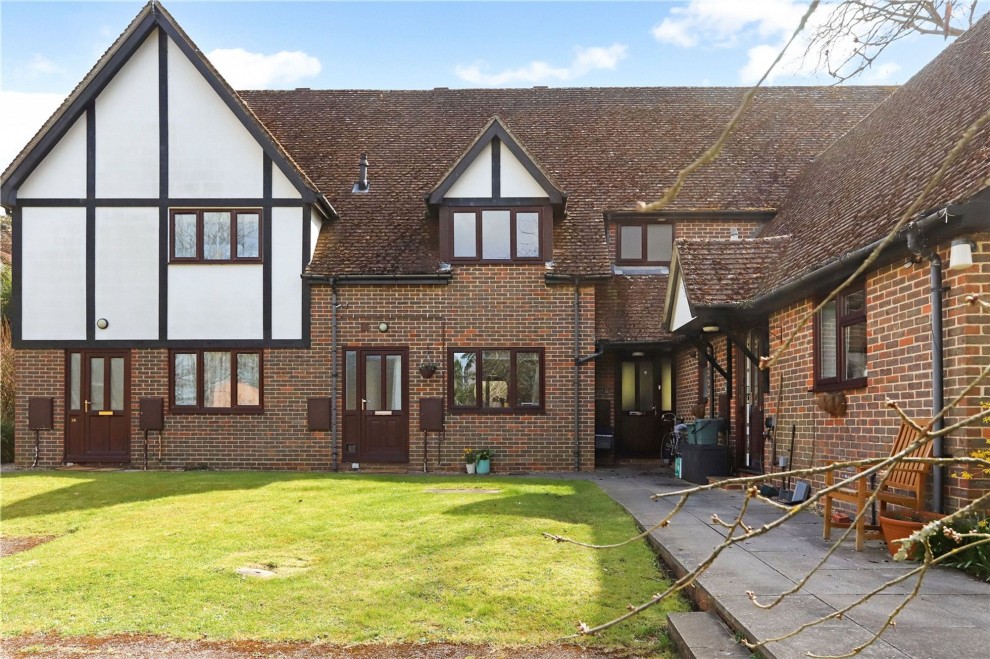 Broad Ha'penny, Boundstone, GU10