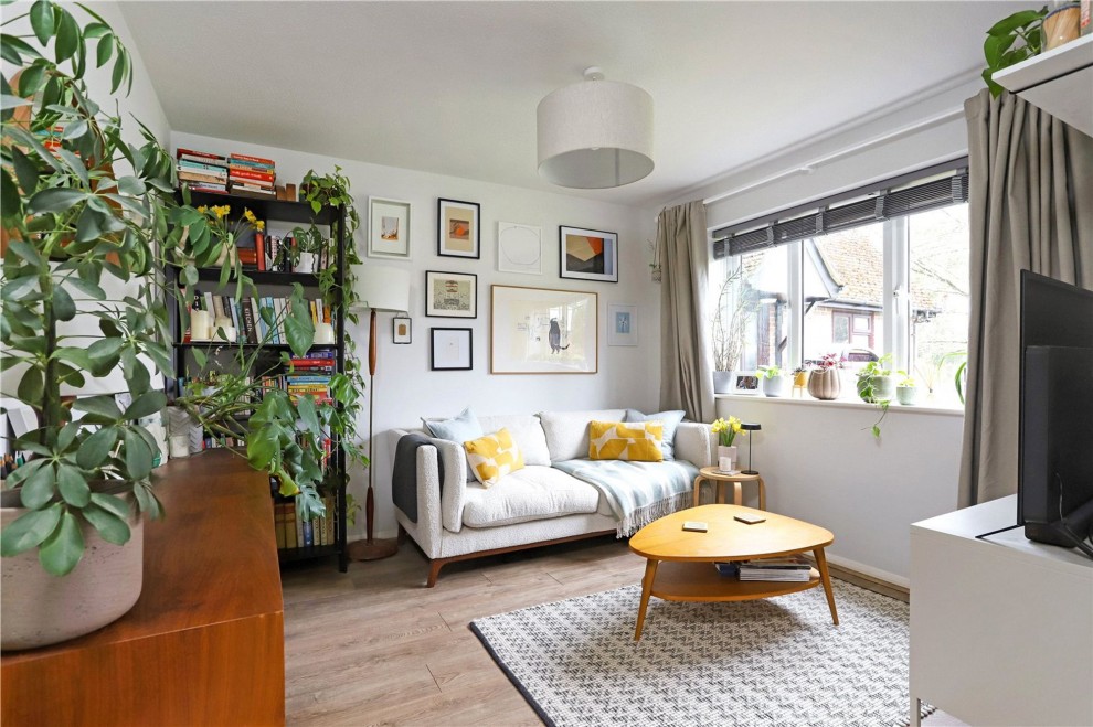 Broad Ha'penny, Boundstone, GU10