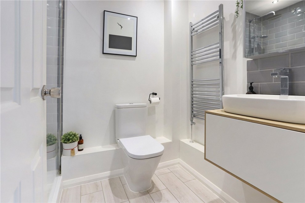 Broad Ha'penny, Boundstone, GU10