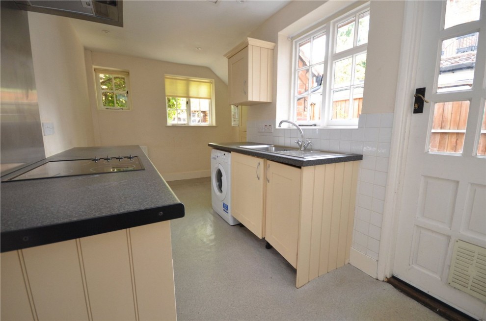 Middle Church Lane, Farnham, GU9
