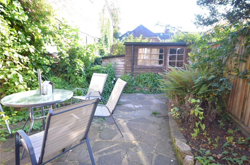 Middle Church Lane, Farnham, GU9