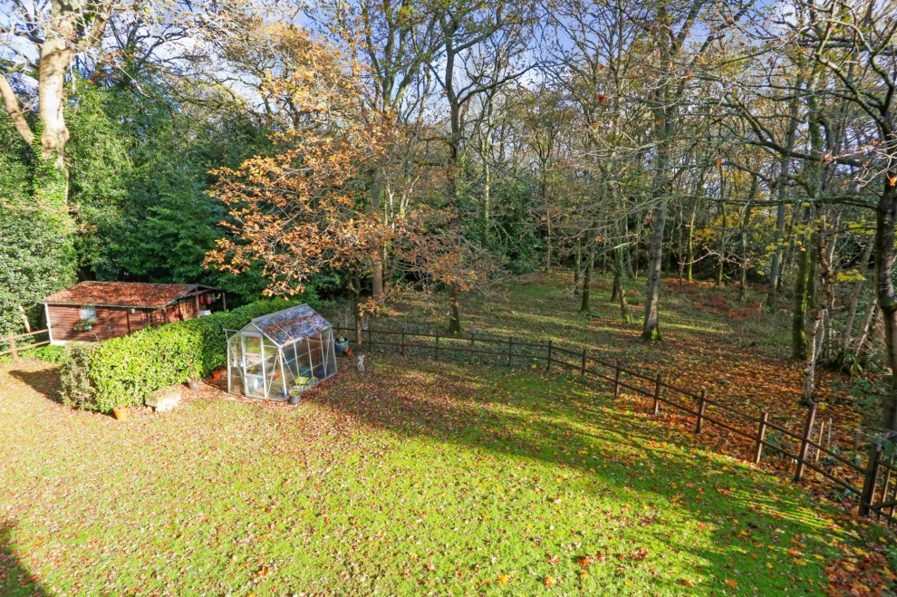 Seale Road, Elstead, GU8