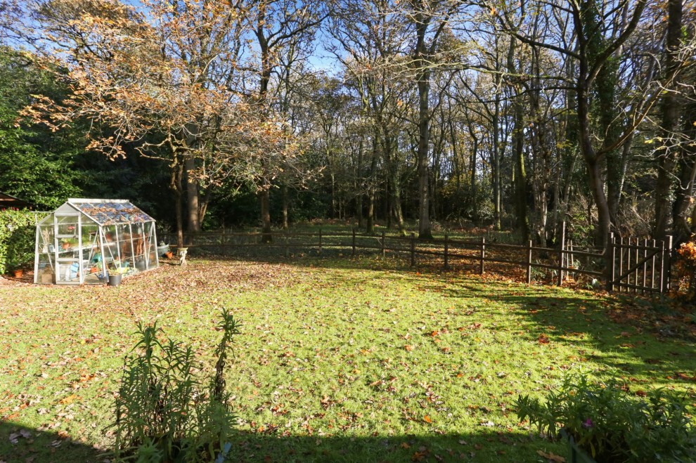 Seale Road, Elstead, GU8