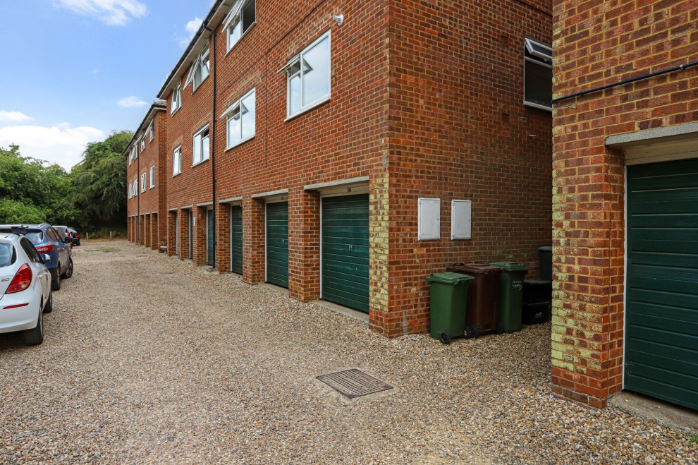 Alfred Road, Farnham, GU9