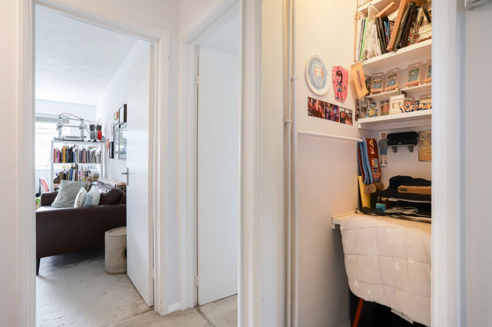 Alfred Road, Farnham, GU9