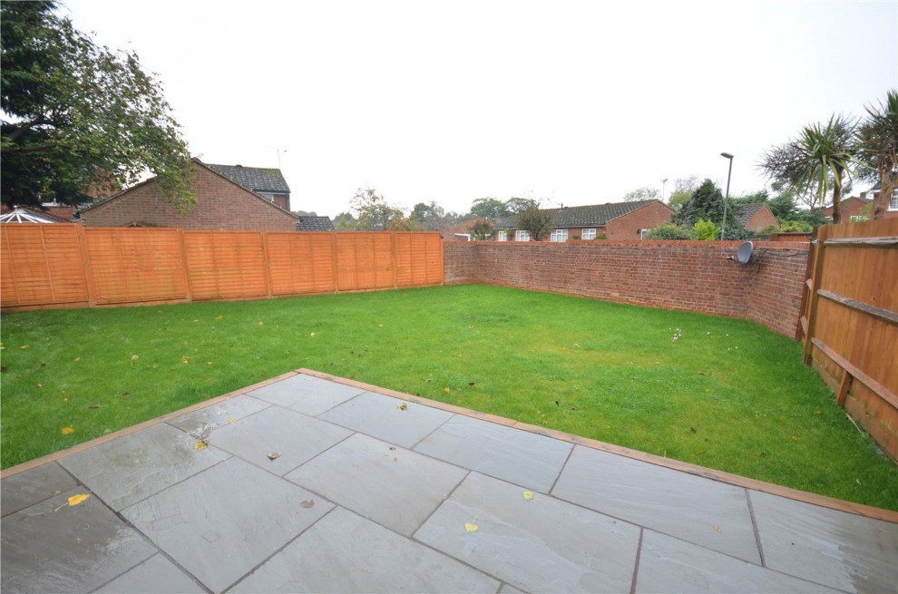 Field End, Farnham, GU9