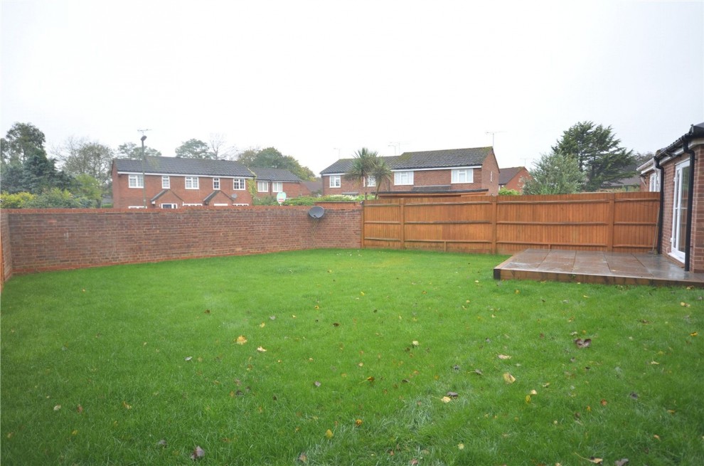 Field End, Farnham, GU9