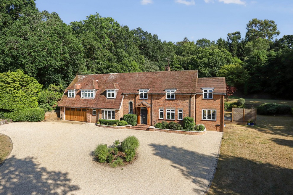 1 Compton Way, Farnham, GU10