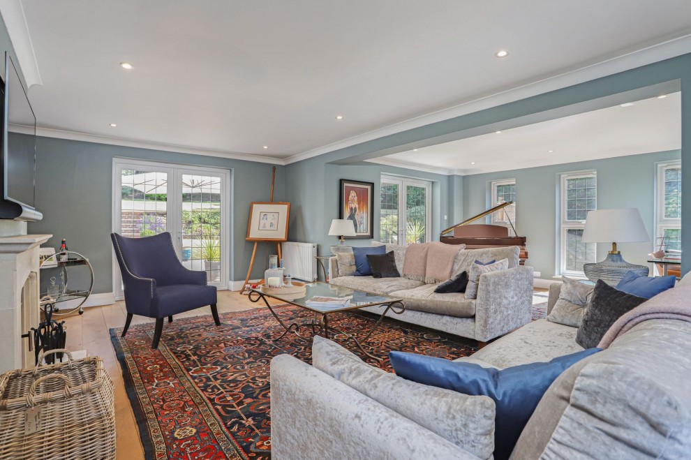 1 Compton Way, Farnham, GU10