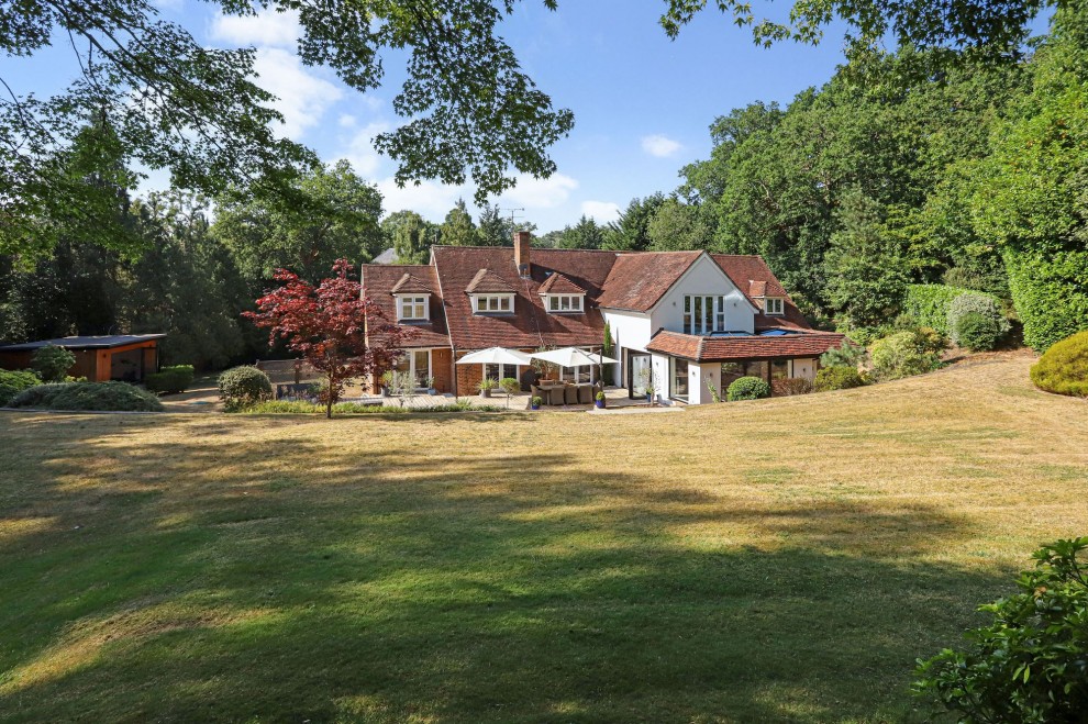 1 Compton Way, Farnham, GU10