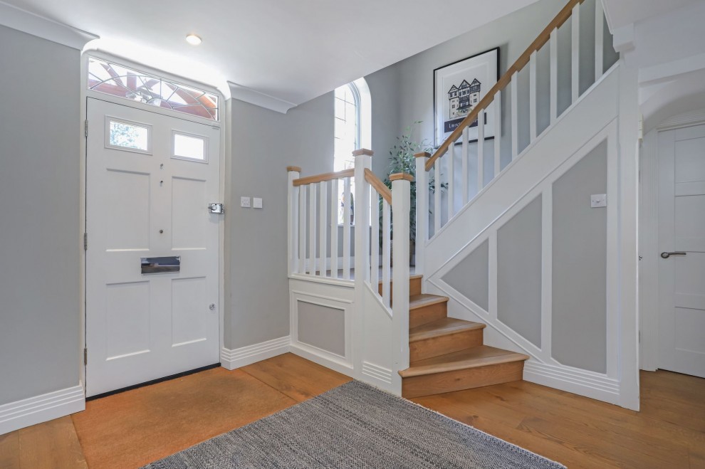 1 Compton Way, Farnham, GU10