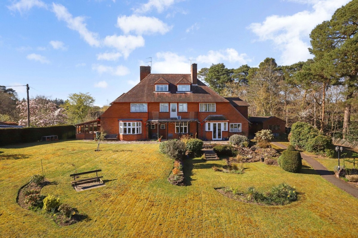 Lodge Hill Road, Lower Bourne, GU10