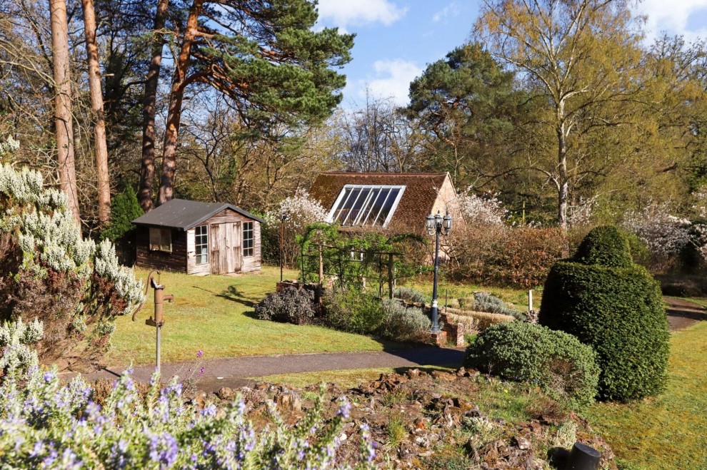 Lodge Hill Road, Lower Bourne, GU10