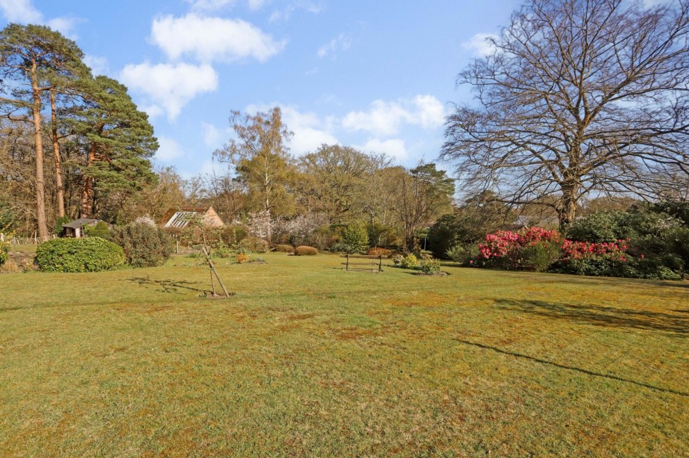 Lodge Hill Road, Lower Bourne, GU10