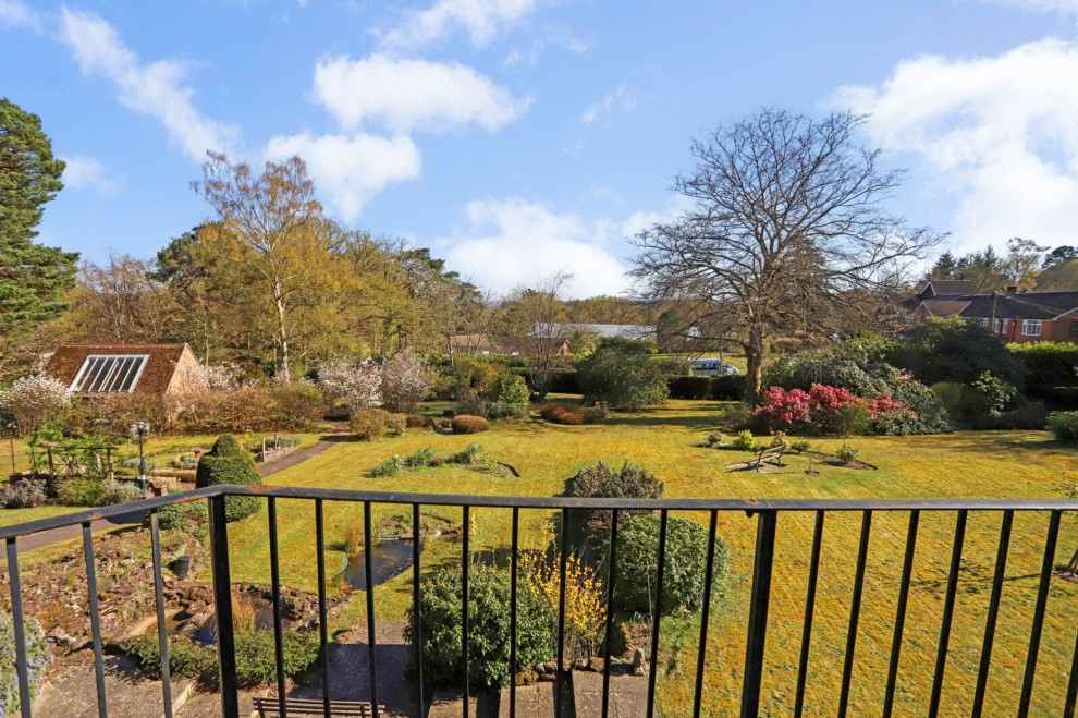 Lodge Hill Road, Lower Bourne, GU10