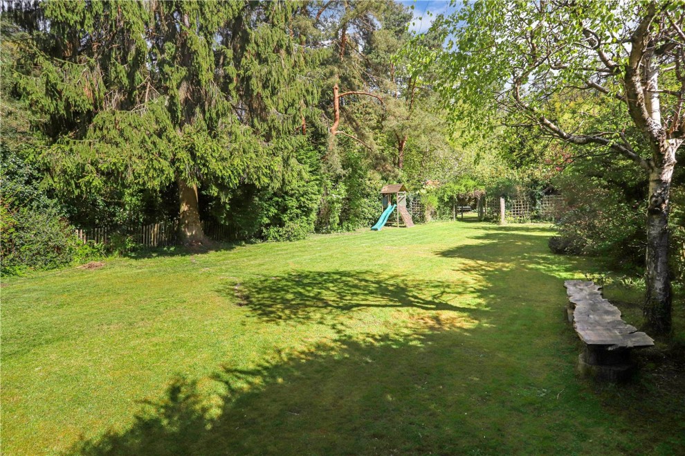 Stream Farm Close, Lower Bourne, GU10