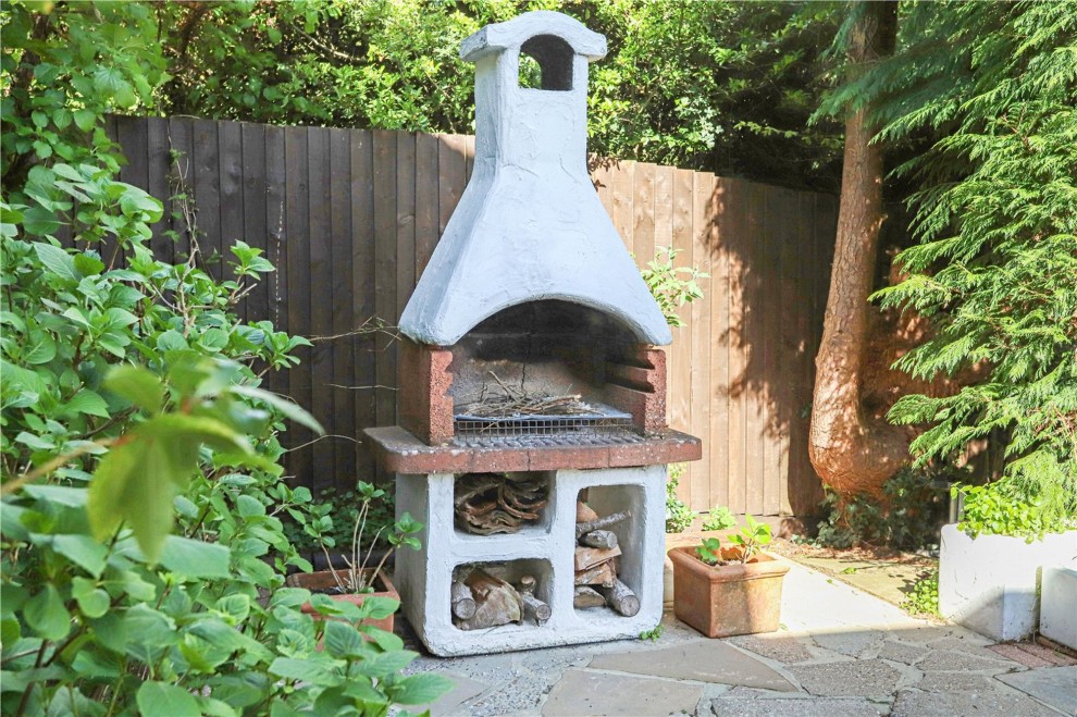 Stream Farm Close, Lower Bourne, GU10
