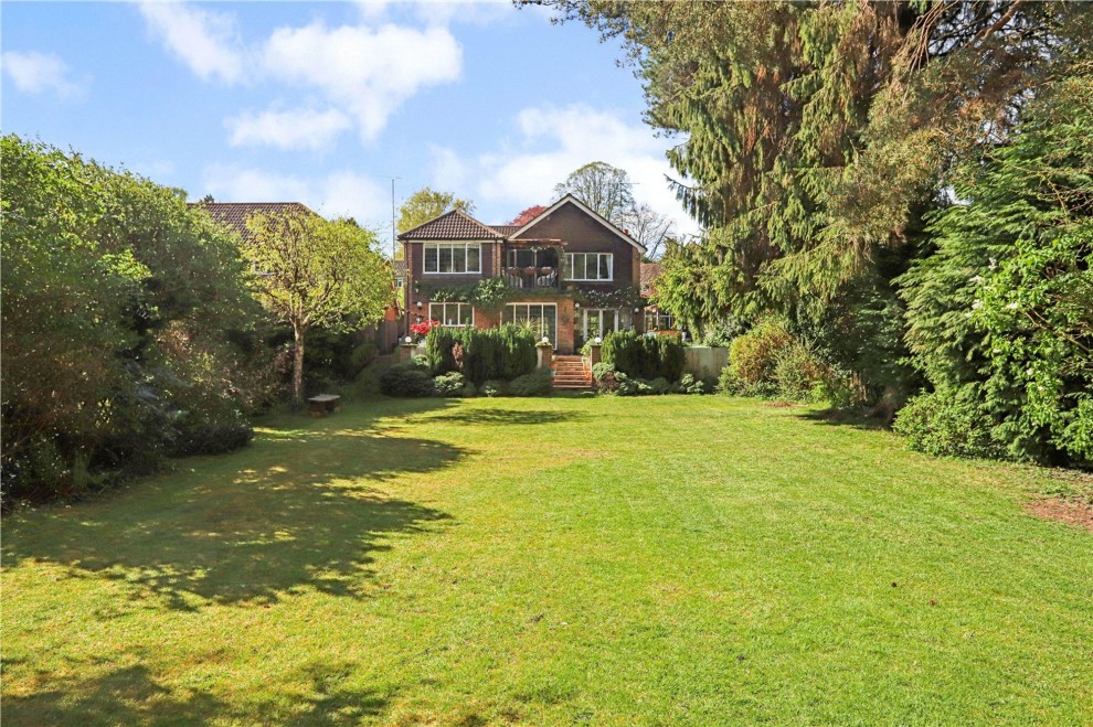 Stream Farm Close, Lower Bourne, GU10