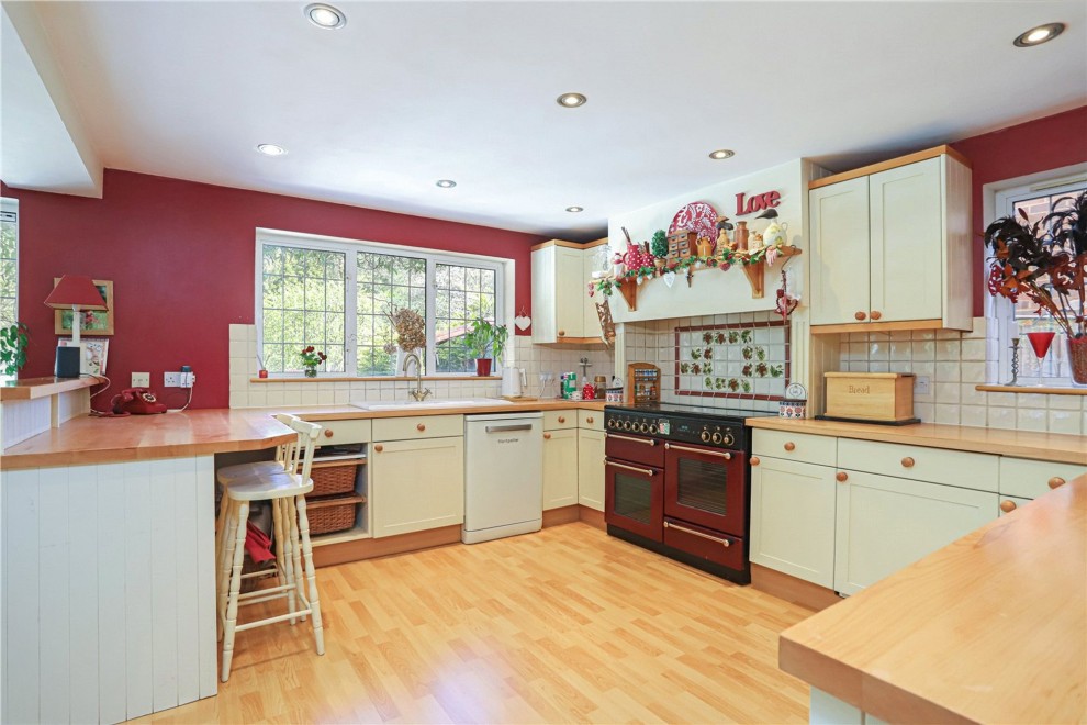 Stream Farm Close, Lower Bourne, GU10