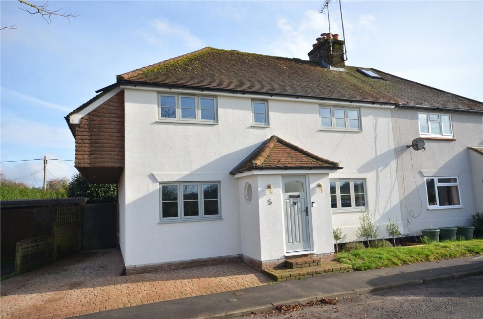 Peakfield, Frensham, GU10