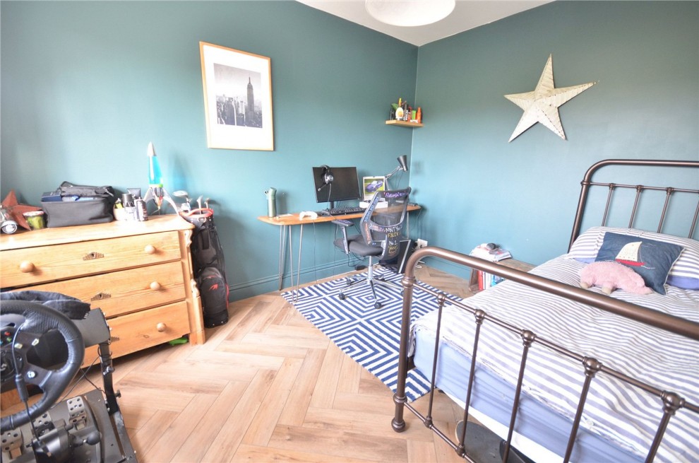 Peakfield, Frensham, GU10