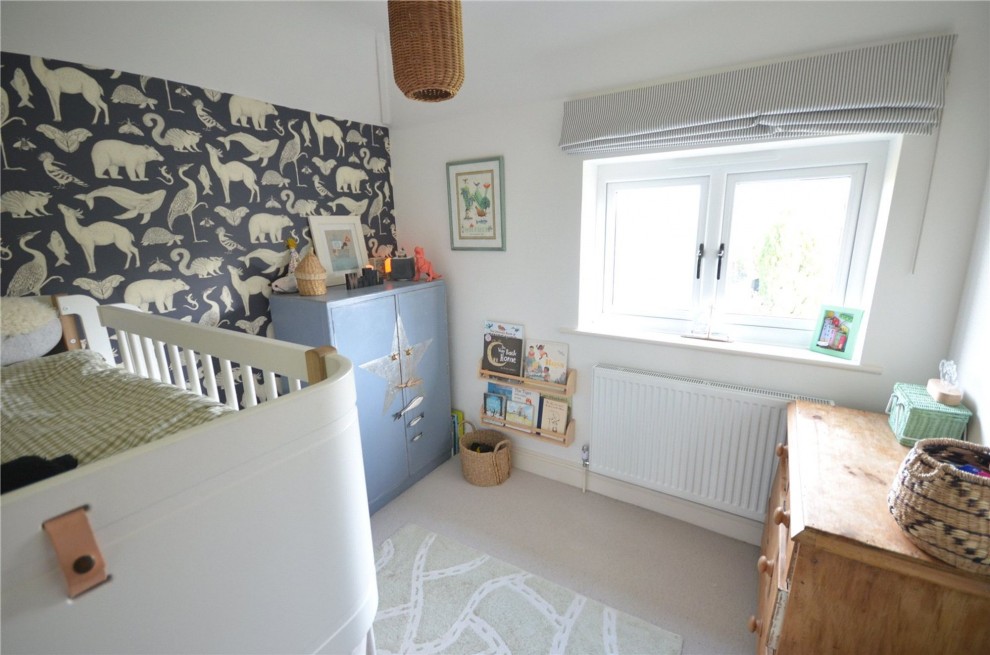 Peakfield, Frensham, GU10