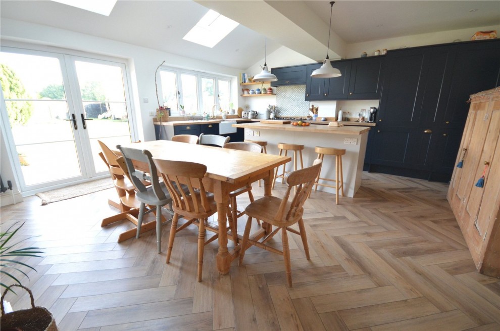 Peakfield, Frensham, GU10