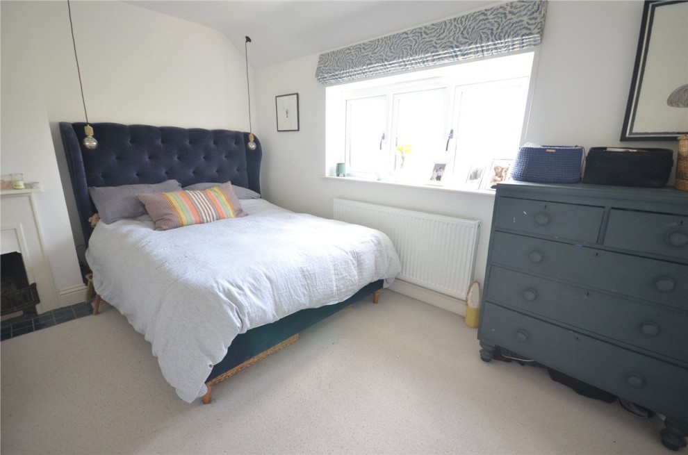 Peakfield, Frensham, GU10