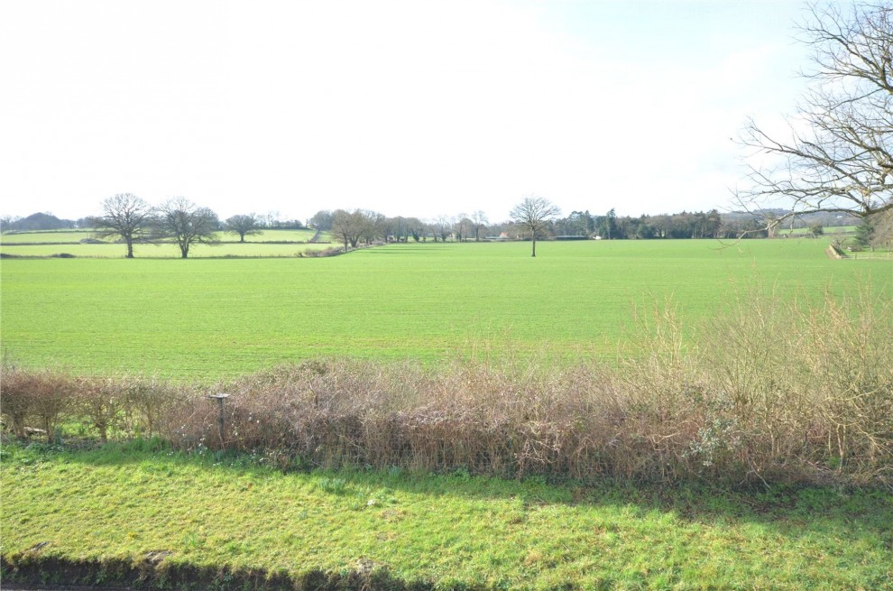 Peakfield, Frensham, GU10