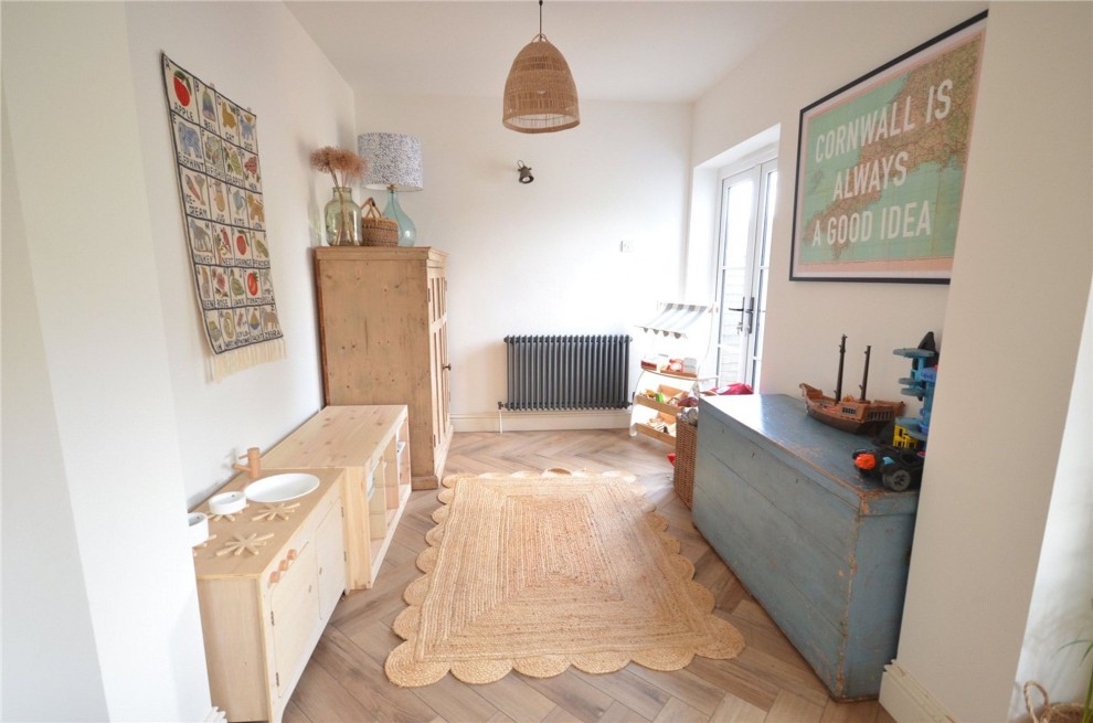 Peakfield, Frensham, GU10