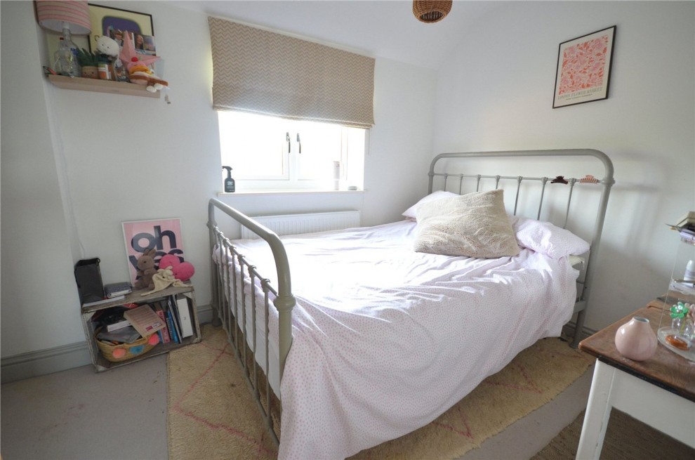 Peakfield, Frensham, GU10