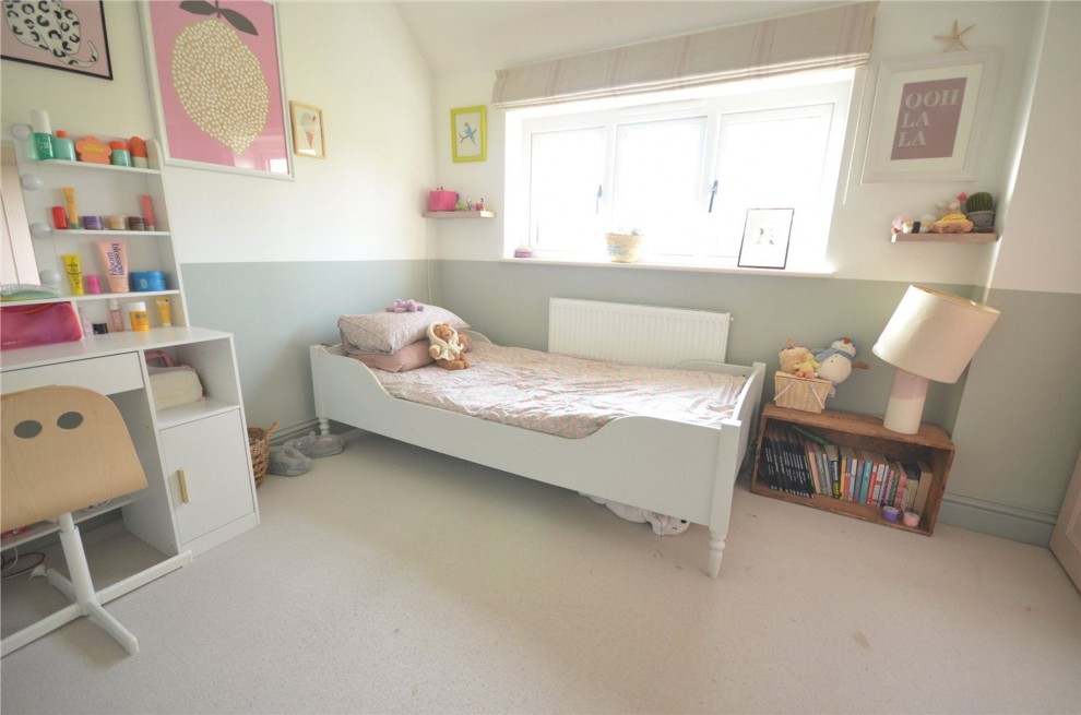 Peakfield, Frensham, GU10