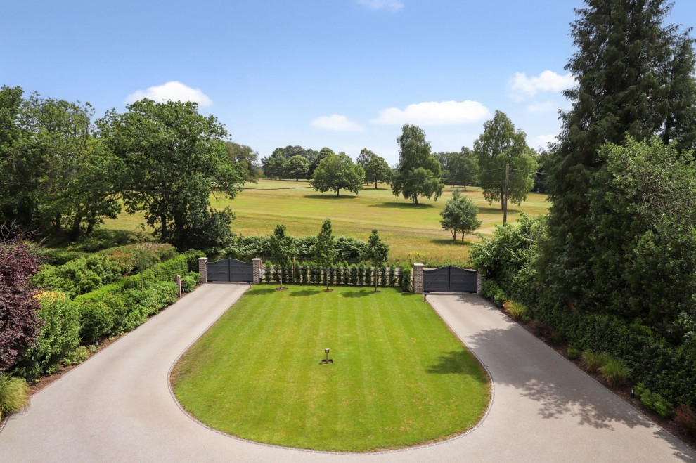 Blighton Lane, The Sands, GU10