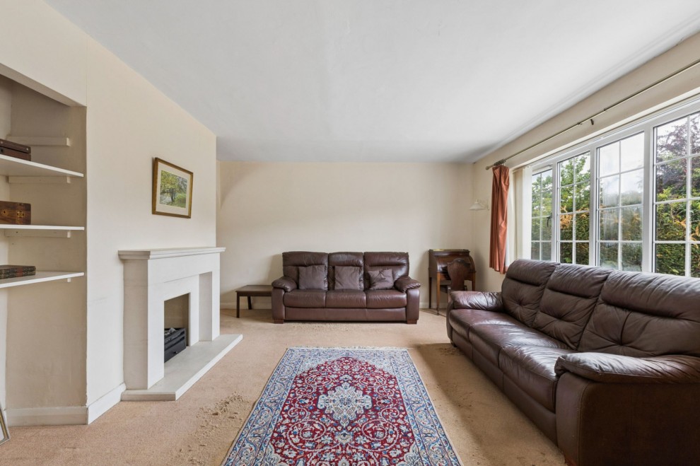 Broomleaf Road, Farnham, GU9