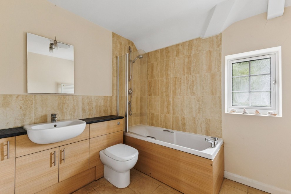 Broomleaf Road, Farnham, GU9