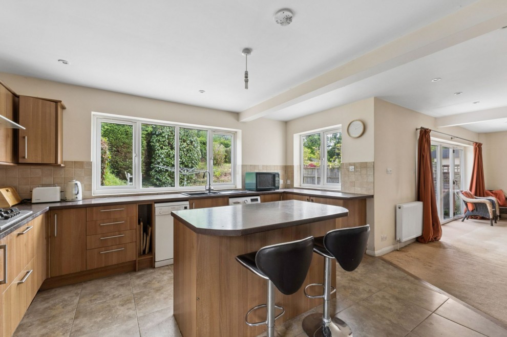 Broomleaf Road, Farnham, GU9