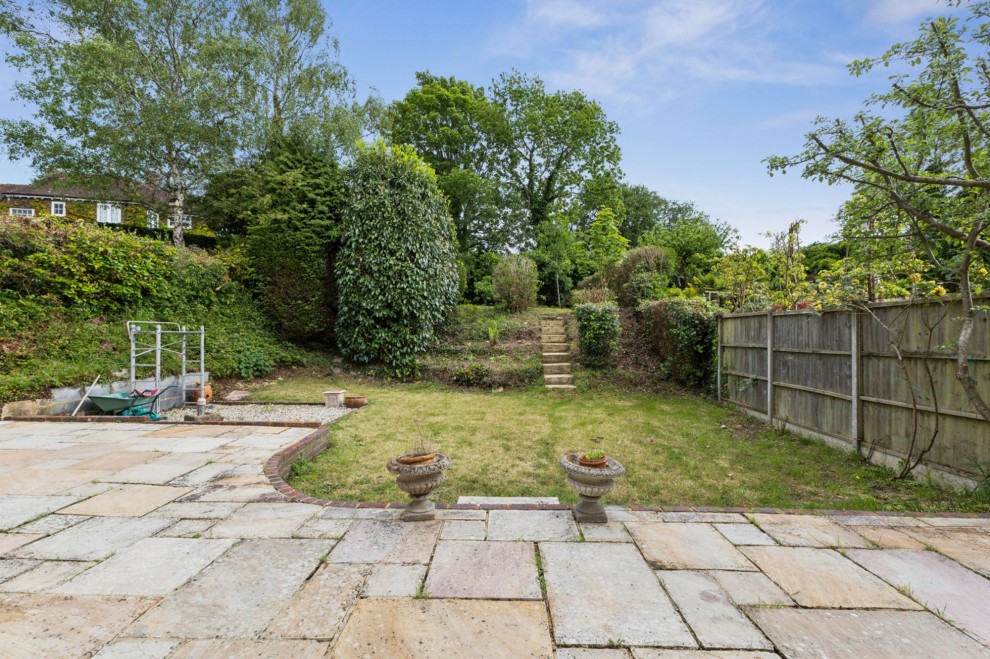 Broomleaf Road, Farnham, GU9