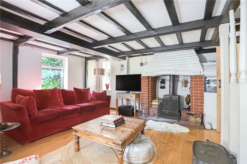 8 Gardeners Hill Road, Farnham, GU10
