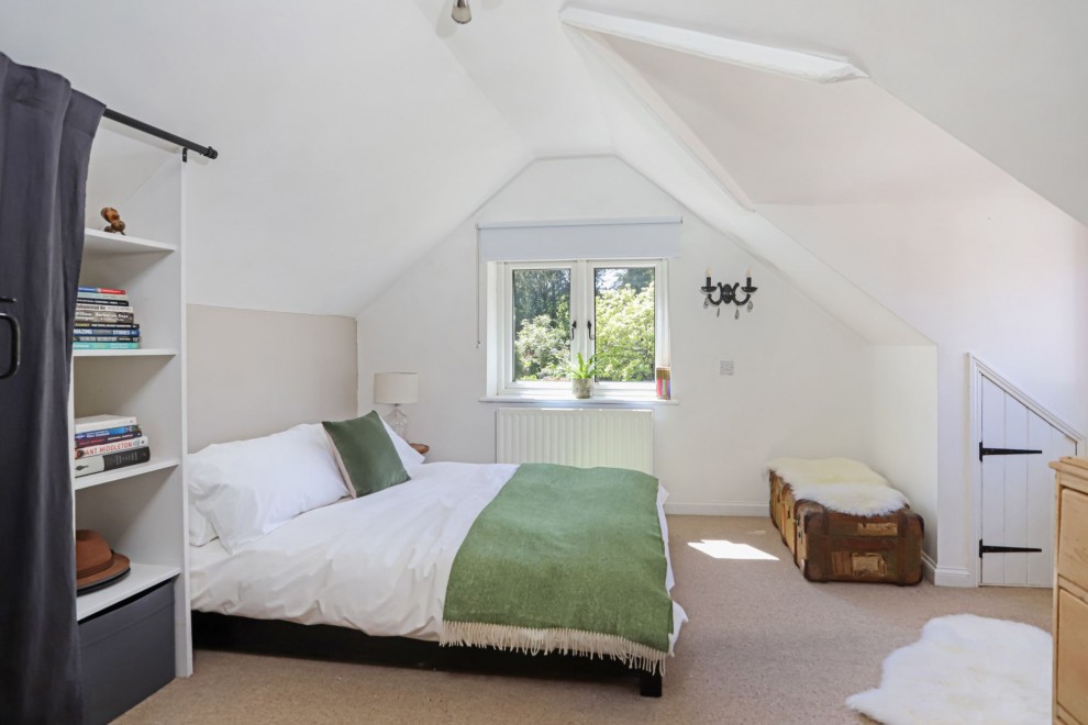 8 Gardeners Hill Road, Farnham, GU10