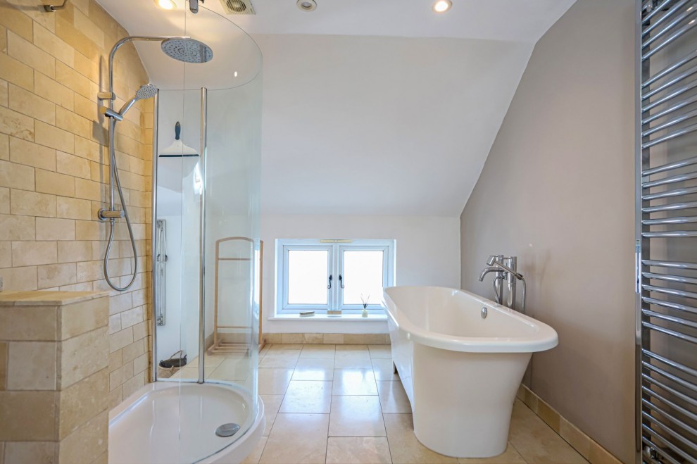 8 Gardeners Hill Road, Farnham, GU10