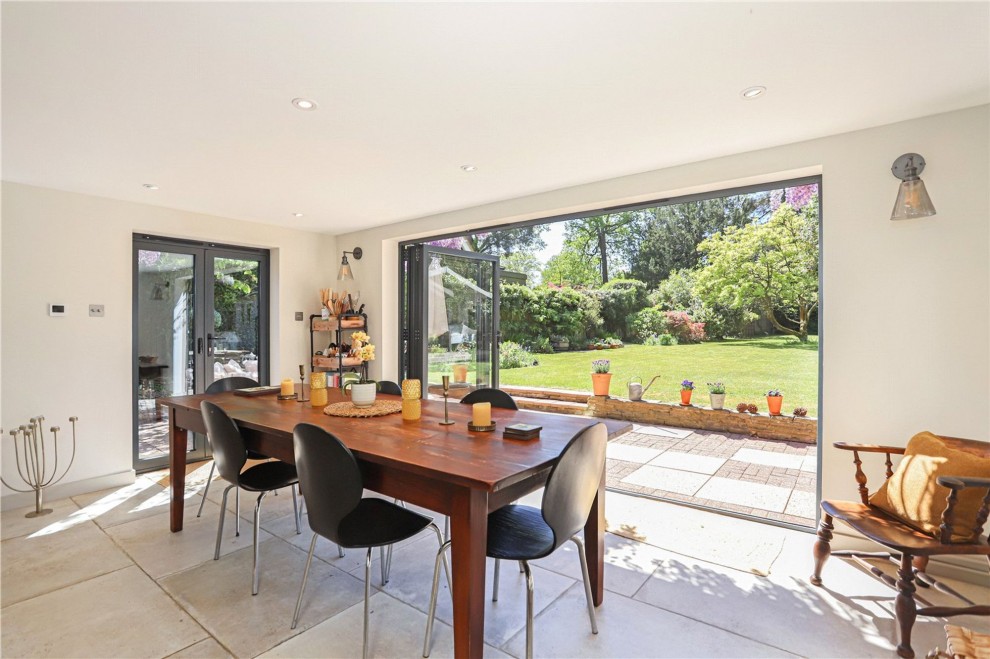 8 Gardeners Hill Road, Farnham, GU10