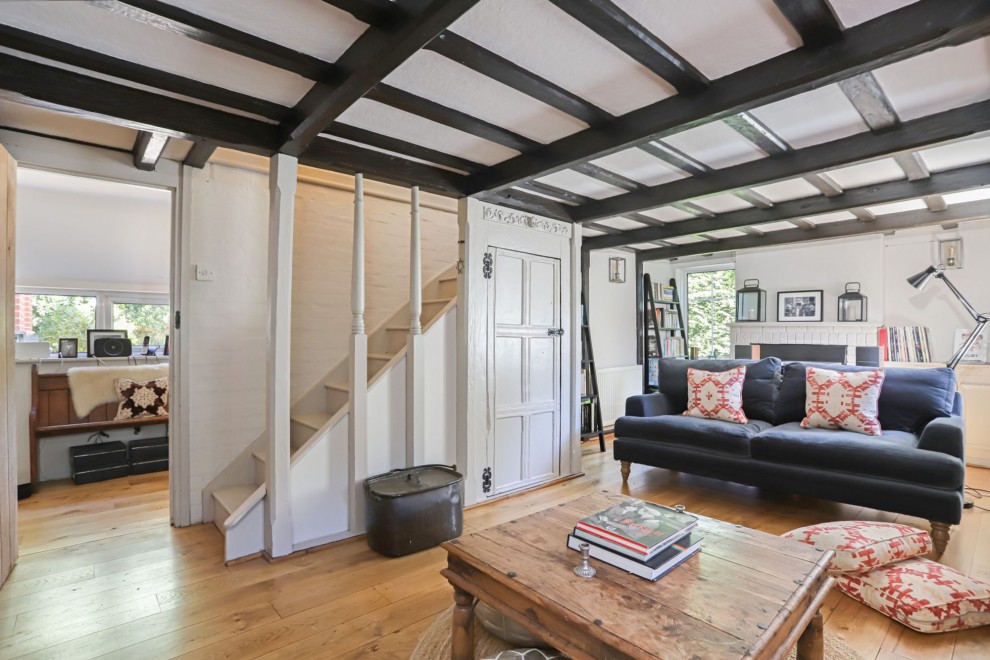 8 Gardeners Hill Road, Farnham, GU10