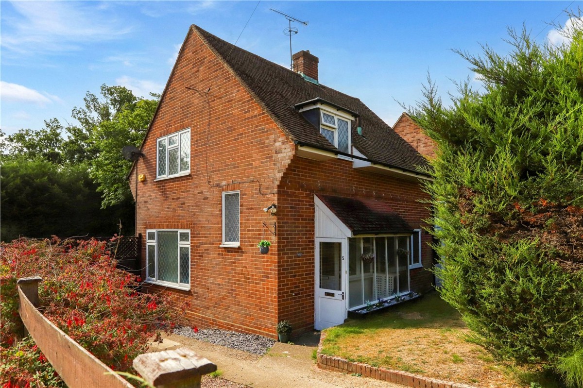 Santina Close, Farnham, GU9
