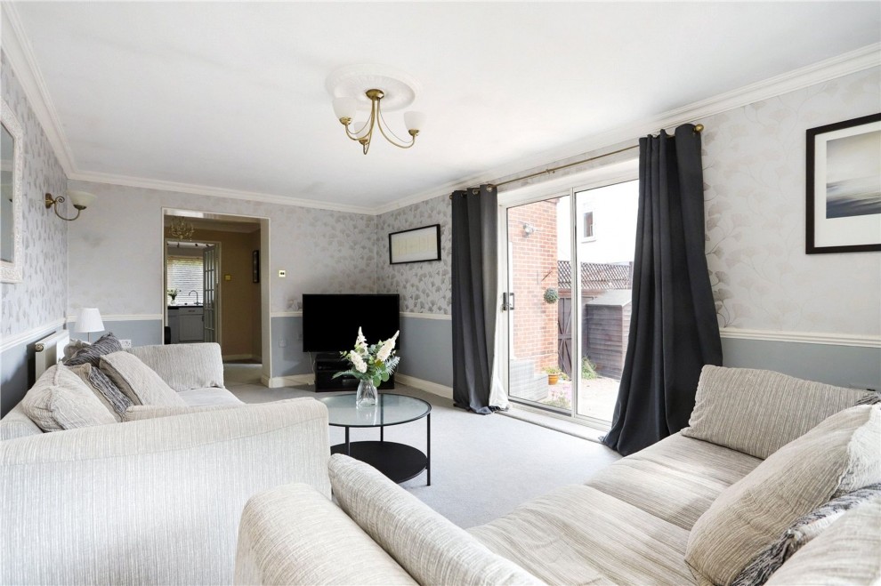 Santina Close, Farnham, GU9